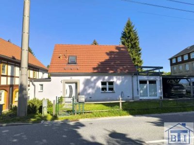 Modernisiertes Einfamilienhaus mit Dachterrasse und Carport – Vermietetes Anlageobjekt