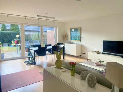 Moderne 3,5-Zimmer-Gartenwohnung mit 3 Terrassen, Gartenhaus & Tiefgarage in Greven (KfW-55)