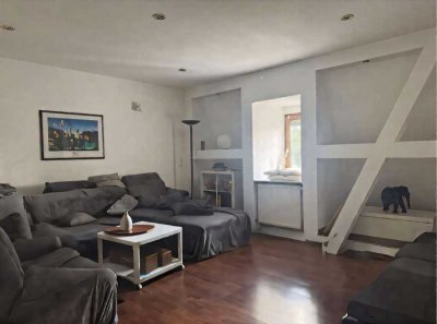 Zentrale Innenstadtlage - Charmante 4-Zimmerwohnung im Stilaltbau