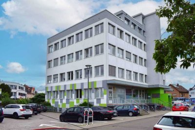 Büro o. Praxis ideal für Physiotherapie, med. Fußpflege, Massage ca. 83 m² Umkleiden, WC, 2 Stellpl.