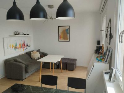 Zwischenmiete sofort-31/03/2026: 2,5-Zimmer-Dachgeschosswohnung mit Balkon und Einbauküche in Halle