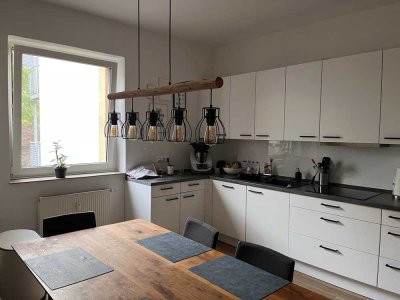 Schöne helle 2 Zimmer Wohnung mit großer Wohnküche  in Deutz