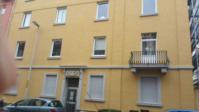 Im schöne renovierte Altbau Haus, helle 3 ZKB Einbauküche, Balkon.  Mainz- Kastel nähe am Rhein