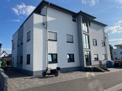 Freundliche 3-Zimmer-Penthouse-Wohnung mit geh. Innenausstattung mit Balkon und EBK in Reiskirchen