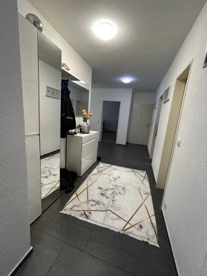 Wohnen mit Herz – Stilvoll sanierte 4,5-Zimmer-Wohnung mit zwei Balkonen und Tiefgaragenstellplatz