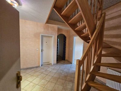 Große 4 Zimmer, Küche, 2 Abstellzimmer, 3 Bäder und Balkon ca 150qm²