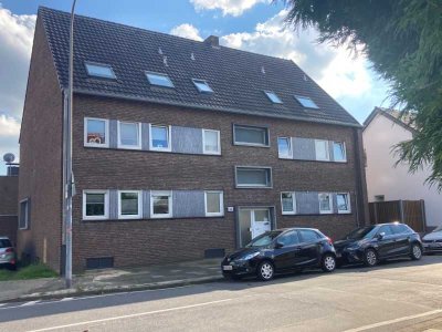 Schöne 3-Zimmer-Dachgeschoß-Wohnung mit großem Balkon in zentraler Lage in Moers