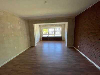 **3-Zimmer Wohnung** Renovierungsbedürftig (Kaltmietfrei)