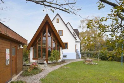 Harleshausen / Nähe Rehwiesen Attraktives, lichtdurchflutetes Galeriehaus mit Chic und Charme