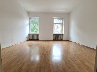 KL - Nähe Stadtpark, 4 ZKB, ''Altbau'', Einbauküche, Tageslichtbad, Hof/Garten