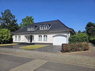 Repräsentative Villa mit riesigem Ausbaupotential - courtagefrei -