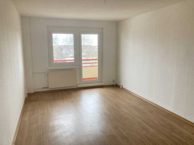 VIER Zimmer für Ihre Familie! MIT BALKON...