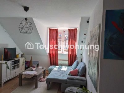 Tauschwohnung: Helle, zentrale 2 Zimmer DG Wohnung gegen 3 Zimmer im Grünen