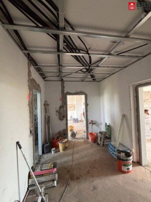 Derzeit in Sanierung! Ein Ort zum Ankommen: Großzügige 2-Zimmerwohnung mit viel Tageslicht - am Minnesängerplatz - Froschberg! Verfügbar ab 01.08.2026!