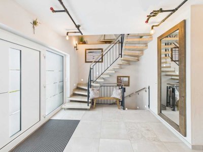 Hochwertig saniertes, großzügiges Einfamilienhaus mit ELW & Doppelgarage in beliebter Traumlage