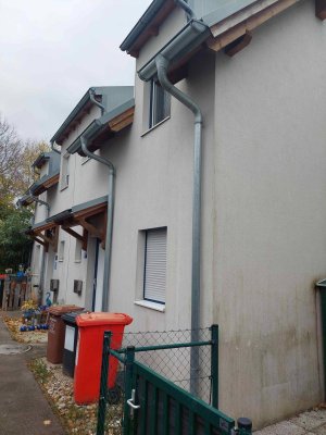 Nettes Reihenhaus mit 3 Schlafzimmern, Garten und Terrasse