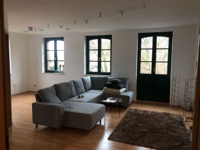 Außergewöhnliche 3-Zimmer Wohnung mit Balkon