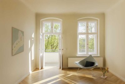 Altbauwohnung mit Südbalkon, Farrow & Ball Farbkonzept und Aufzug