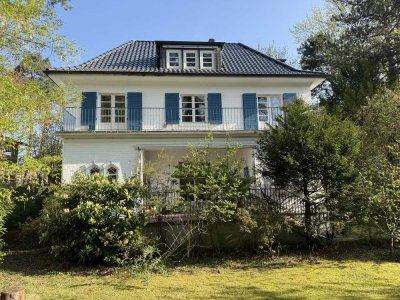 Von privat: Traumhafte 8-Raum-Villa (1920) in begehrterLage von Köln-Thielenbruch