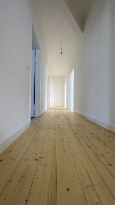 Große 3,5 Zimmer Wohnung mit Dusche, Badewanne und Balkon (111m²)