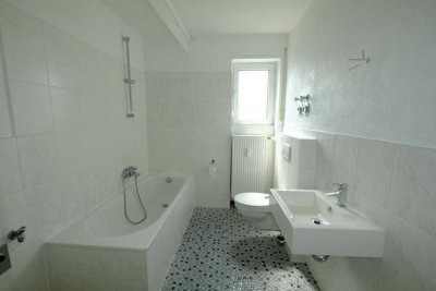 Sehr schöne 4-Zimmer+Wohnküche+Bad 100qm plus 19qm überdachter Balkon Heide/Lohn
