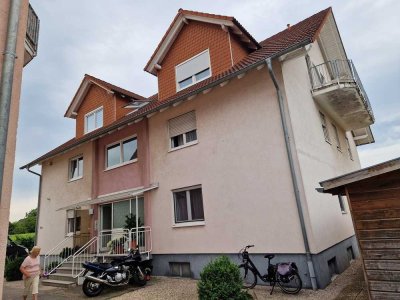 Erdgeschoßwohnung 3 ZKB mit großem Balkon frei ab 01.12.2025