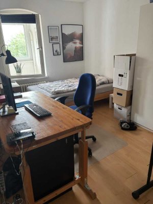 Kieler Altbauflair: 2-Zimmer-Wohnung im Südfriedhof