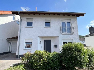 TLA - TDY- TLF modern furnished, pets friendly house with fenced yard in 66892 Bruchmühlbach