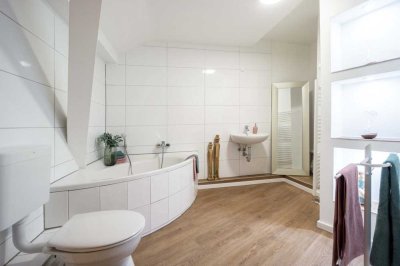 FÜR EIGENNUTZER, Frisch saniert und derzeit unvermietet,  hohe Mieteinnahme möglich