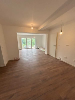 Schöne 3-Z-Wohnung gehobene Innenausstattung (Einbauküche, Terrasse + Garten) - Familien, Paare, WG