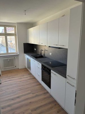 Neu sanierte 2-Zimmer-Wohnung inkl. EBK inmitten der Stadt
