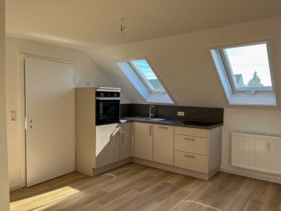 Helle vollständig sanierte 2-Zimmer-Dachgeschosswohnung mit Einbauküche in Gärtringen