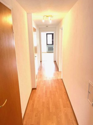 Helle 2 Zimmer DG Wohnung in bester Wohnlage Weiden Ost - Saniert mit tollem Ausblick!