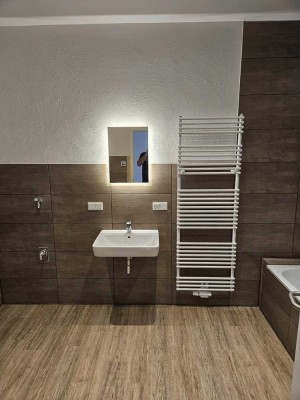 Schöne, große 2  Zimmer-Wohnung 1. Bezug nach Sanierung