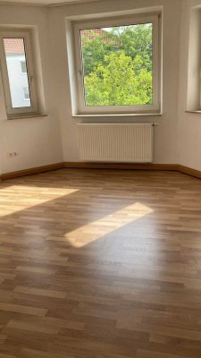 Sonnige 4-Zimmer-Altbauwohnung mit EBK im Dachgeschoss in Bayreuth (Birken)