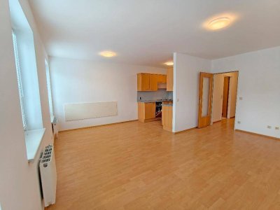 Helle Klein-Wohnung! - Freier Mietzins, gute Infrastruktur!
