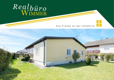 Älterer, aber gepflegter Bungalow mit großem Wintergarten