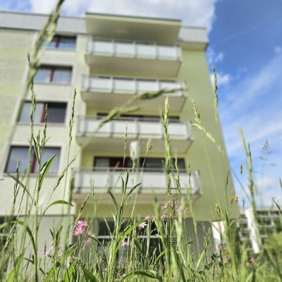 SONNIG/HELL/RUHIG - 2 ZIMMER WOHNUNG - TOPGEPFLEGTE  ANLAGE