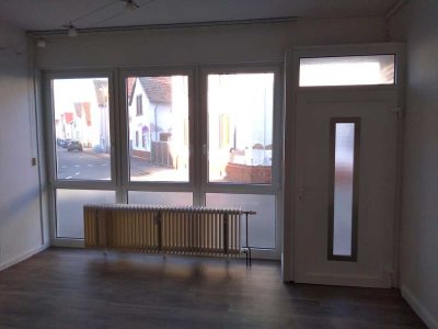 Moderne, geräumige Studio-Wohnung mit Einbauküche