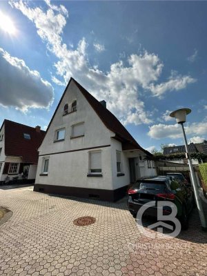 Sanierungsbedürftiges Doppelhaus in Stadtrandlage von Troisdorf