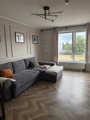 Stilvolle 2-Zimmer-Wohnung mit gehobener Innenausstattung mit Balkon und Einbauküche in Garbsen