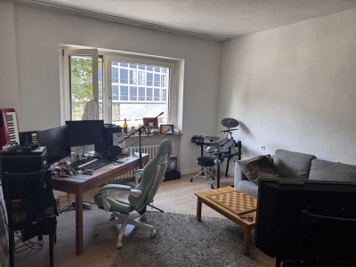 OBERKASSEL SUPER AUFGETEILTE 2 ZIMMERWOHNUNG IN ZENTRALER LAGE