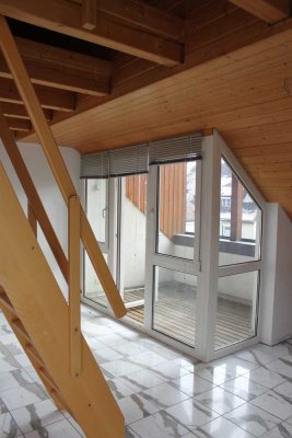Gepflegte 1,5-Zimmer-Dachgeschosswohnung mit Balkon und Einbauküche in Renningen