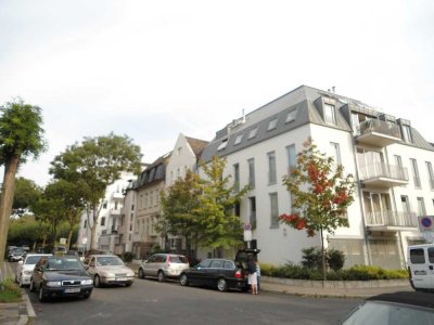 Düsseldorf-Oberkassel, ca. 187 m², Aufzug, Zwei Tiefgaragenstellplätze, Kamin, hohe Decken