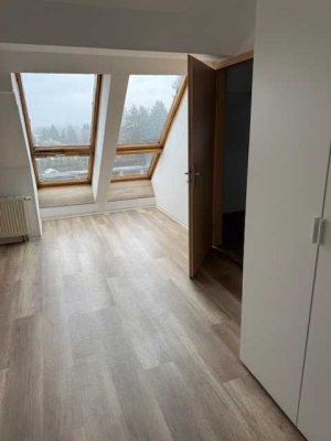 Schöne 2R-Wohnung mit Badewanne sucht Sie!