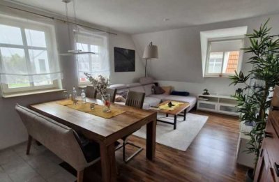 Geschmackvolle 3-Zimmer-Maisonette-Wohnung in Hattenhofen: Perfekt für Singles oder Paare!
