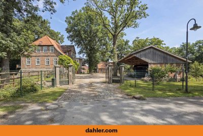 Altes Burganwesen mit Pferdehaltung am Haus