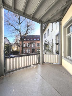 7396 - Beletage auf der Sophienstraße nähe BGH: 3,5 ZKB mit 2 Balkonen u. Stellplatz!