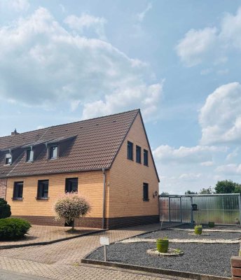 LENDERSDORF: DOPPELHAUSHÄLFTE auf TOLLEM  799 m² Grundstück