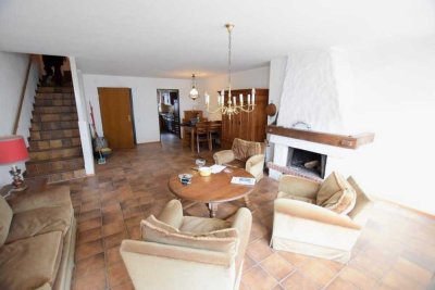 Renovierungsbedürftiges Reihenmittelhaus in ruhiger Lage möchte zu neuem Leben erweckt werden.